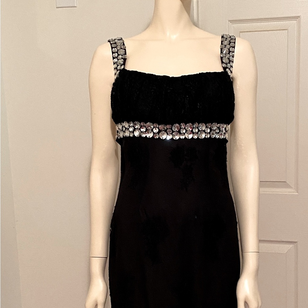 Shine bright like a diamond!!💎
Designer Rhinestone and Lace Cocktail Dress